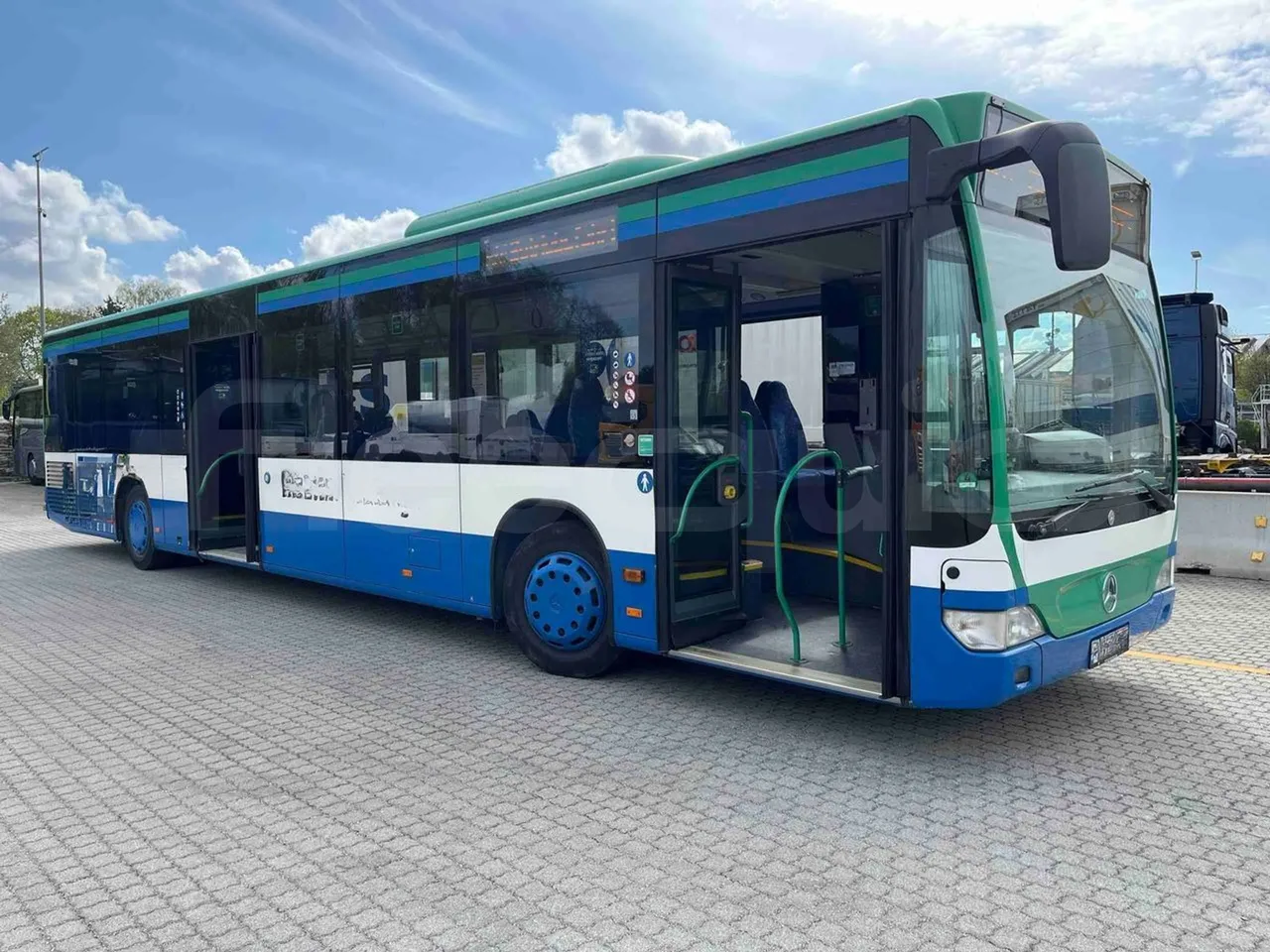 Mercedes-Benz Citaro O 530 628.02 - Euro 5 - 220 kW - 13.101 mt - 3/4 right front doors open