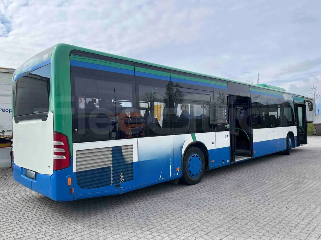Mercedes-Benz Citaro O 530 628.02 - Euro 5 - 220 kW - 13.101 mt - 3/4 right rear doors open