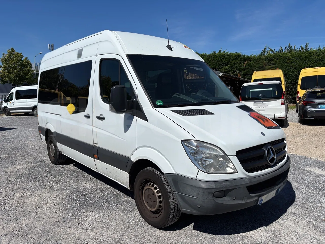 Mercedes-Benz Sprinter - 3/4 Front Right Side