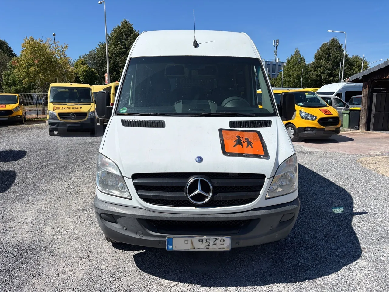 Mercedes-Benz Sprinter - Front
