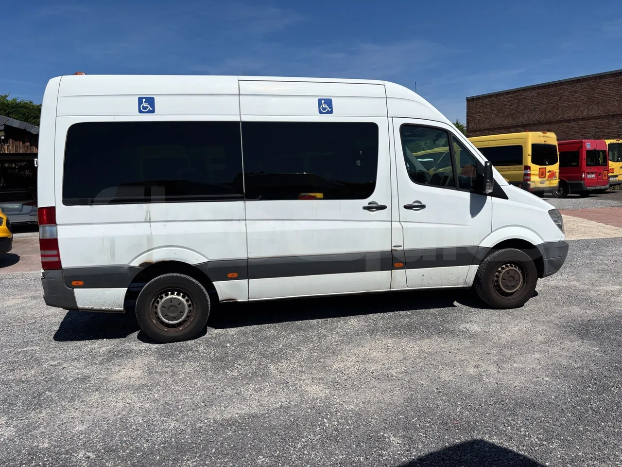 Mercedes-Benz Sprinter - Right Side