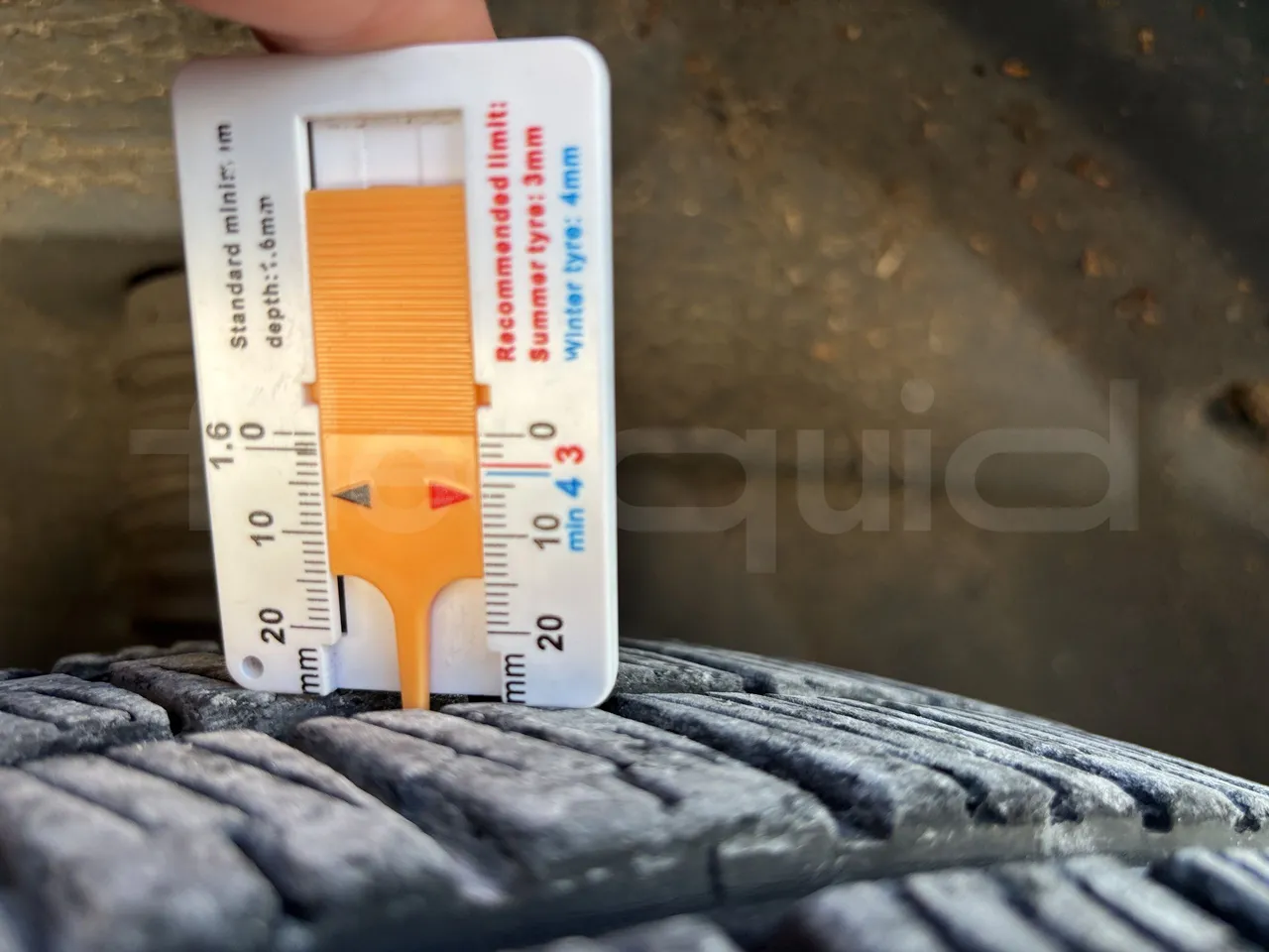 Mercedes-Benz Sprinter - First Axle Left Side: Tyre Tread