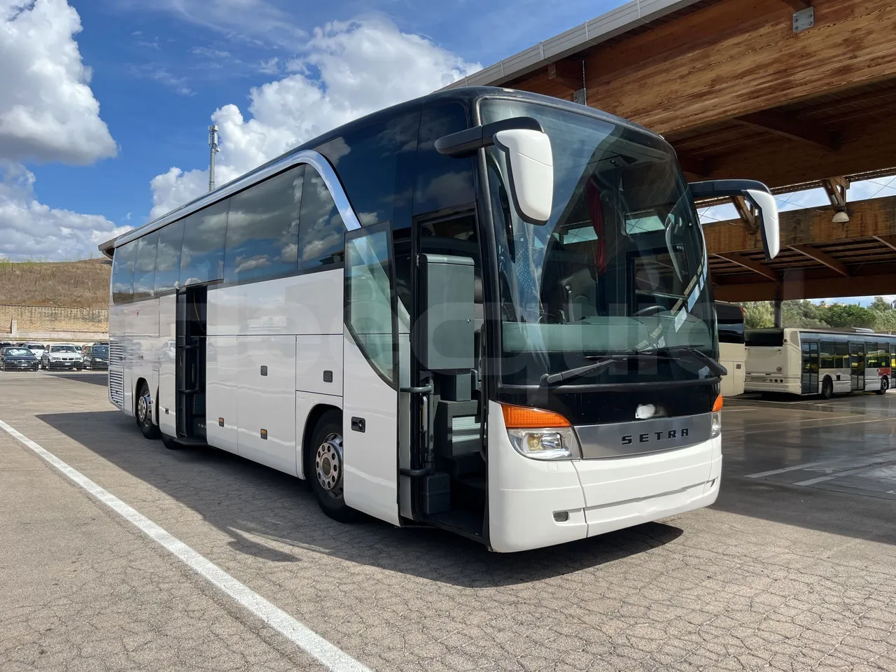 Setra S415 - 3/4 Front Right Side Doors Open