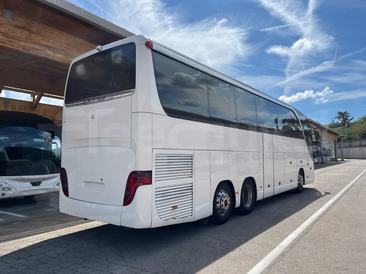 Setra S415 - 3/4 Rear Right Side