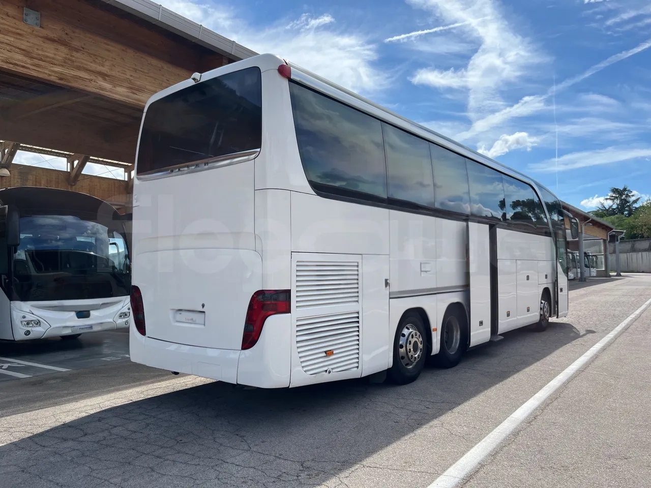 Setra S415 - 3/4 Rear Right Side Doors Open