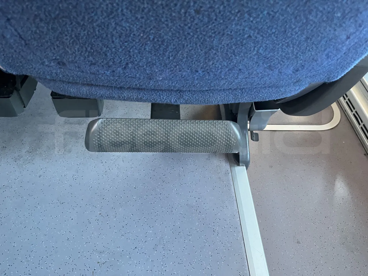 Setra S415 - Footrest