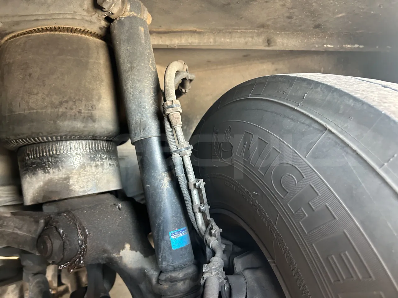 Setra S415 - First Axle Shock Absorbers Right Side