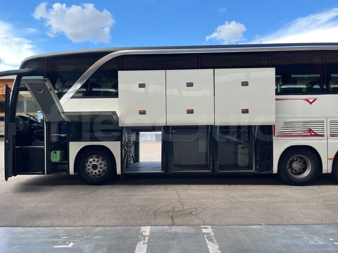 Setra S415 - Luggage Rack Left Side