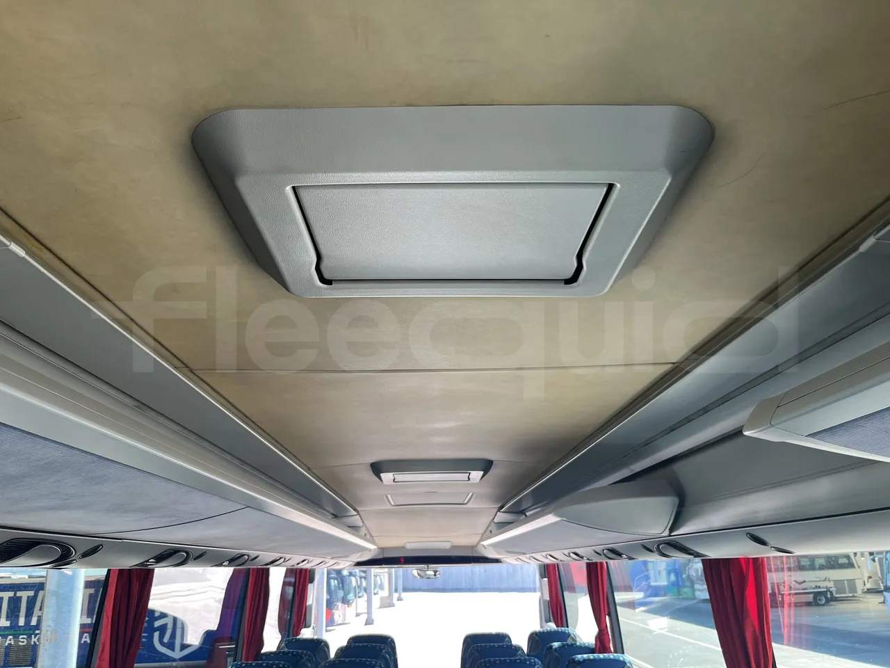 Setra S415 - Monitor