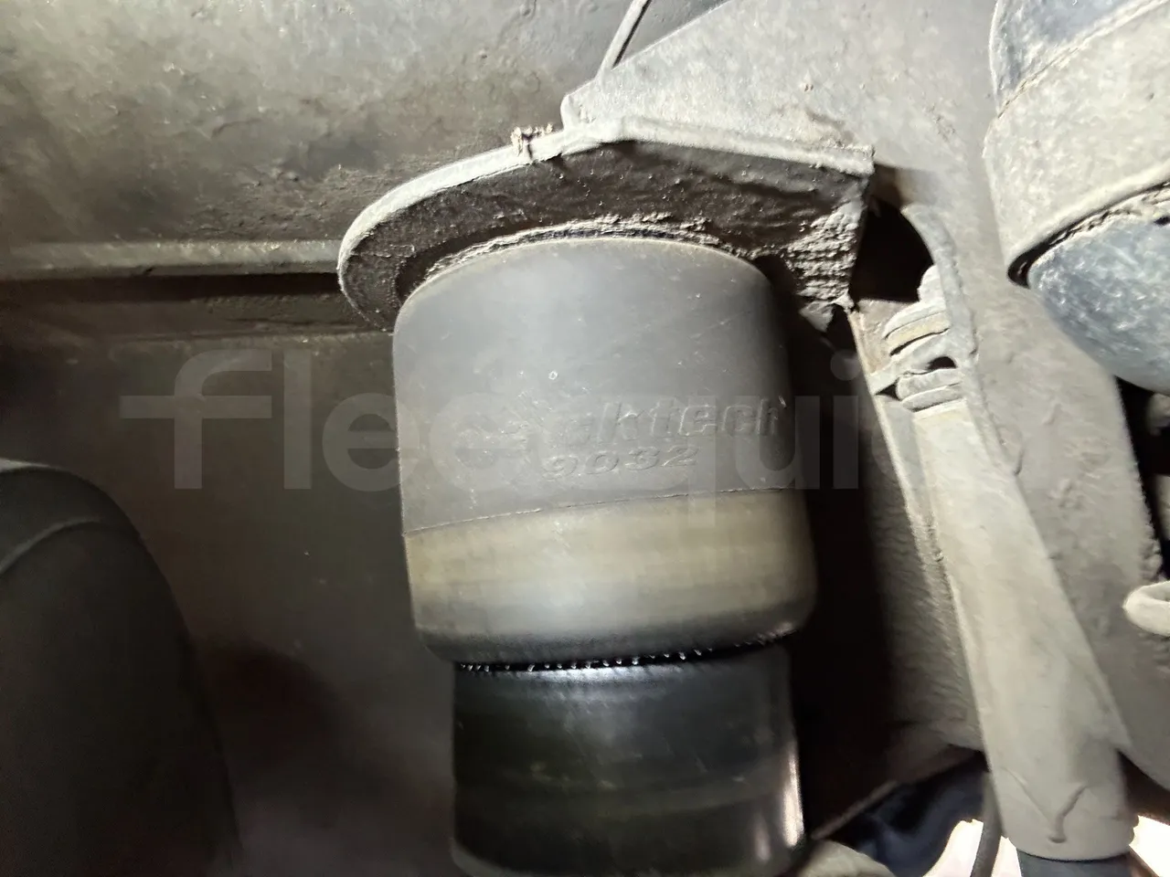 Setra S415 - Third Axle First Air Springs Right Side