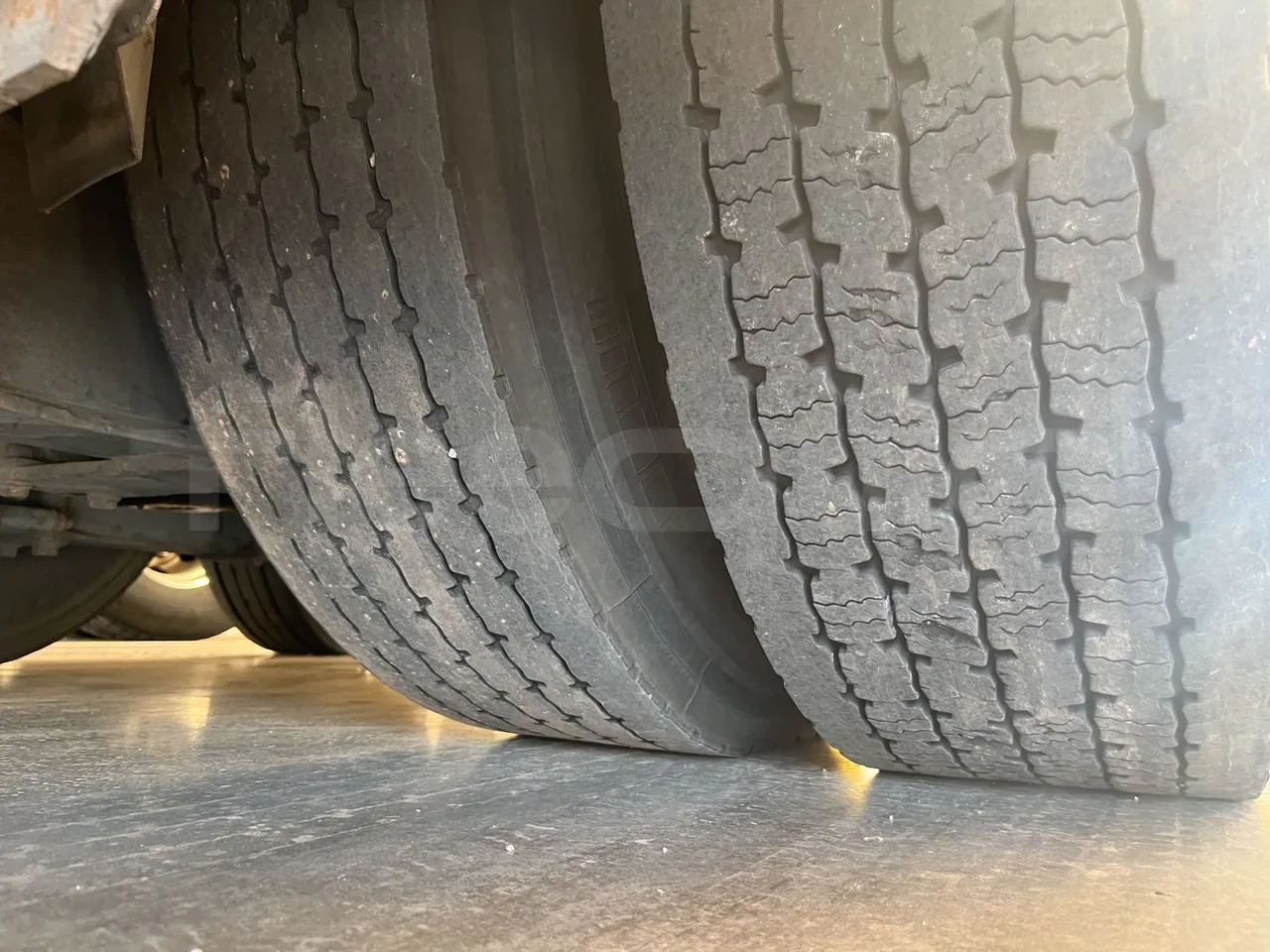 Setra S415 - Second Axle Left Side: Tyre Tread