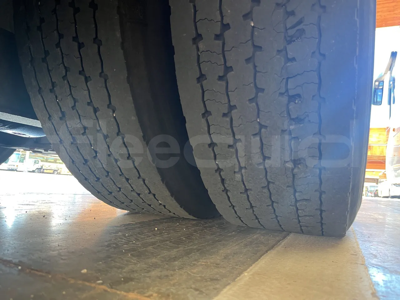 Setra S415 - Second Axle Right Side: Tyre Tread