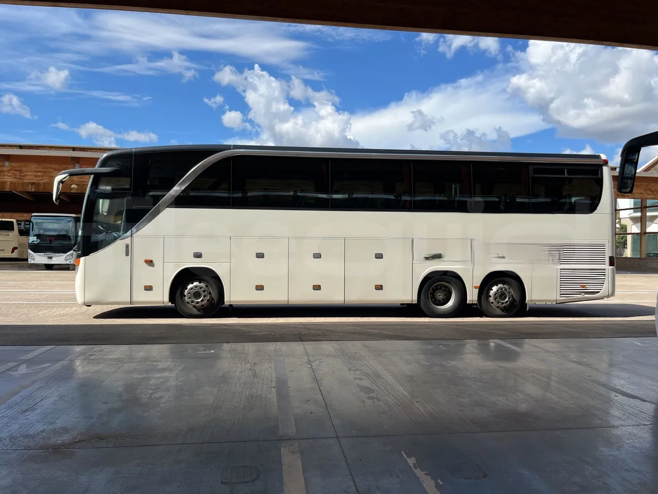 Setra S415 - Left Side