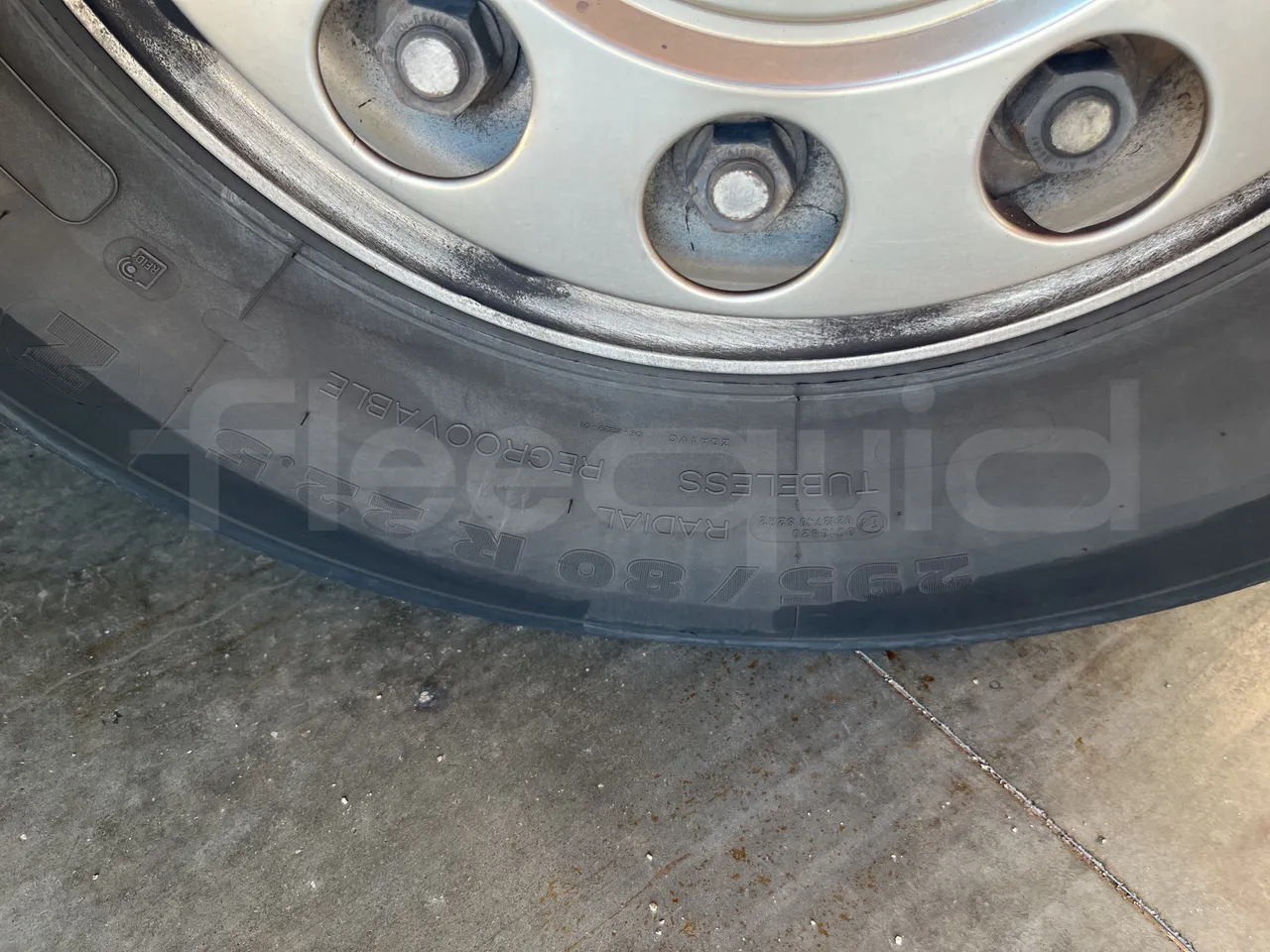 Setra S415 - First Axle Left Side: Tyre Size