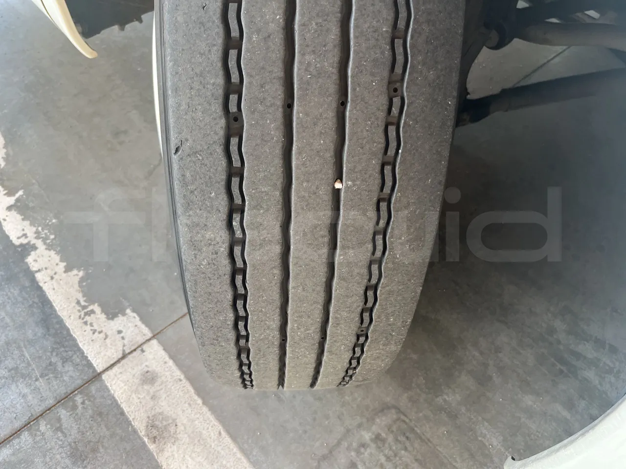 Setra S415 - First Axle Left Side: Tyre Tread