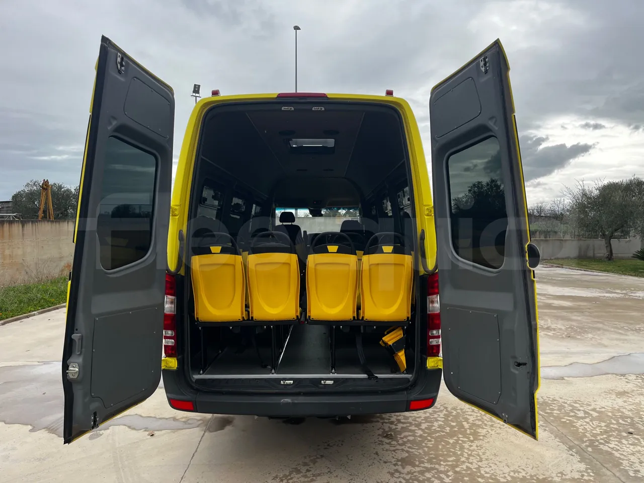 Mercedes-Benz Sprinter  906BB50-2 BUZOLA - Euro6 - 120kW - 7.361mt - 3/4 right front doors open