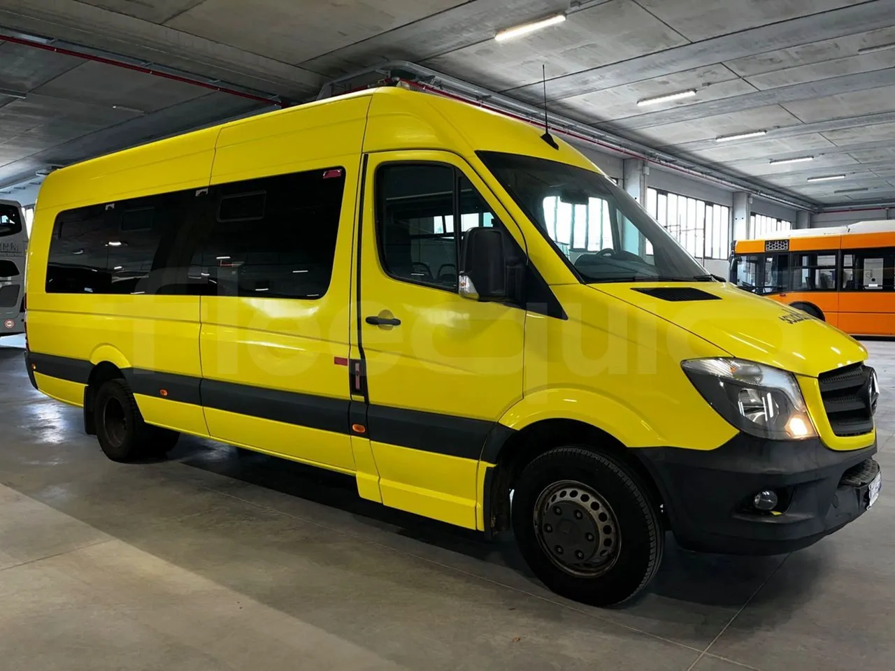Mercedes-Benz Sprinter 906BB50-2 BUZOLA - Euro6 - 120kW - 7.361mt - 3/4 right rear doors closed