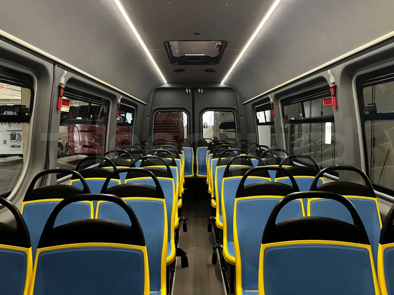 Mercedes-Benz Sprinter  906BB50-2 BUZOLA - Euro6 - 120kW - 7.361mt - handrails photo