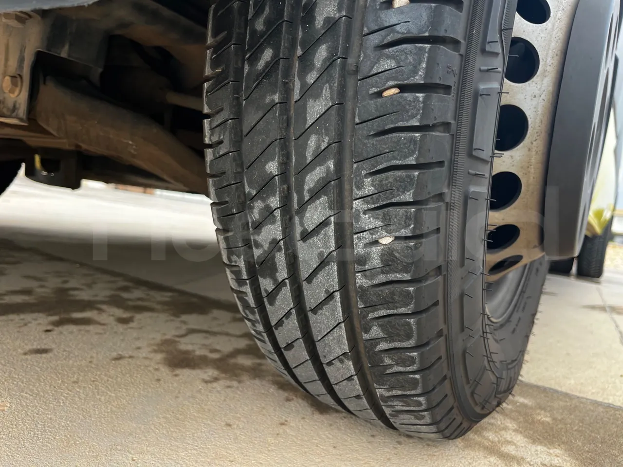 Mercedes-Benz Sprinter  906BB50-2 BUZOLA - Euro6 - 120kW - 7.361mt - tread condition front tires right