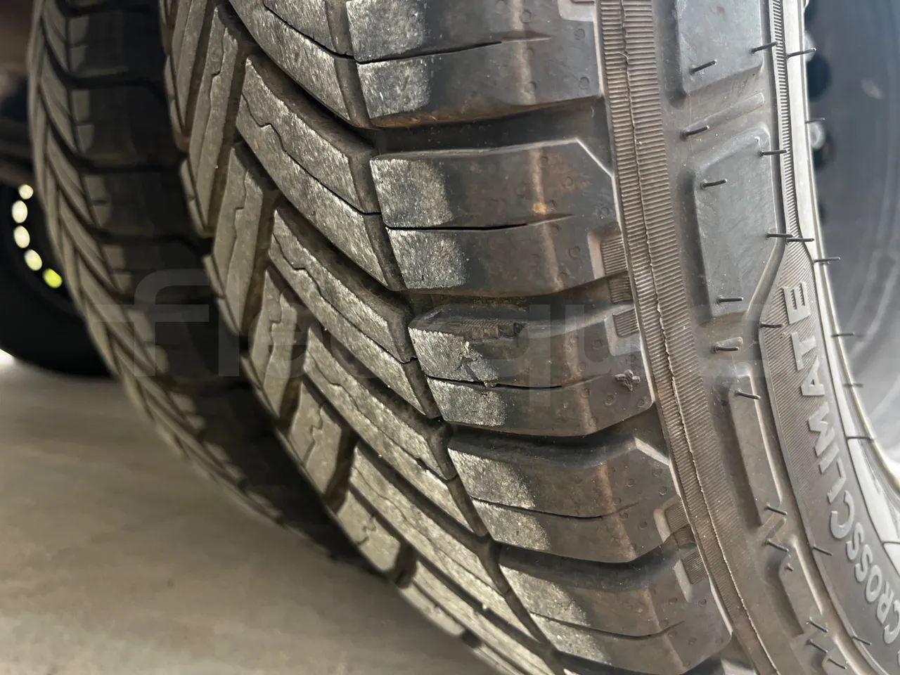 Mercedes-Benz Sprinter  906BB50-2 BUZOLA - Euro6 - 120kW - 7.361mt - front left tire measurements