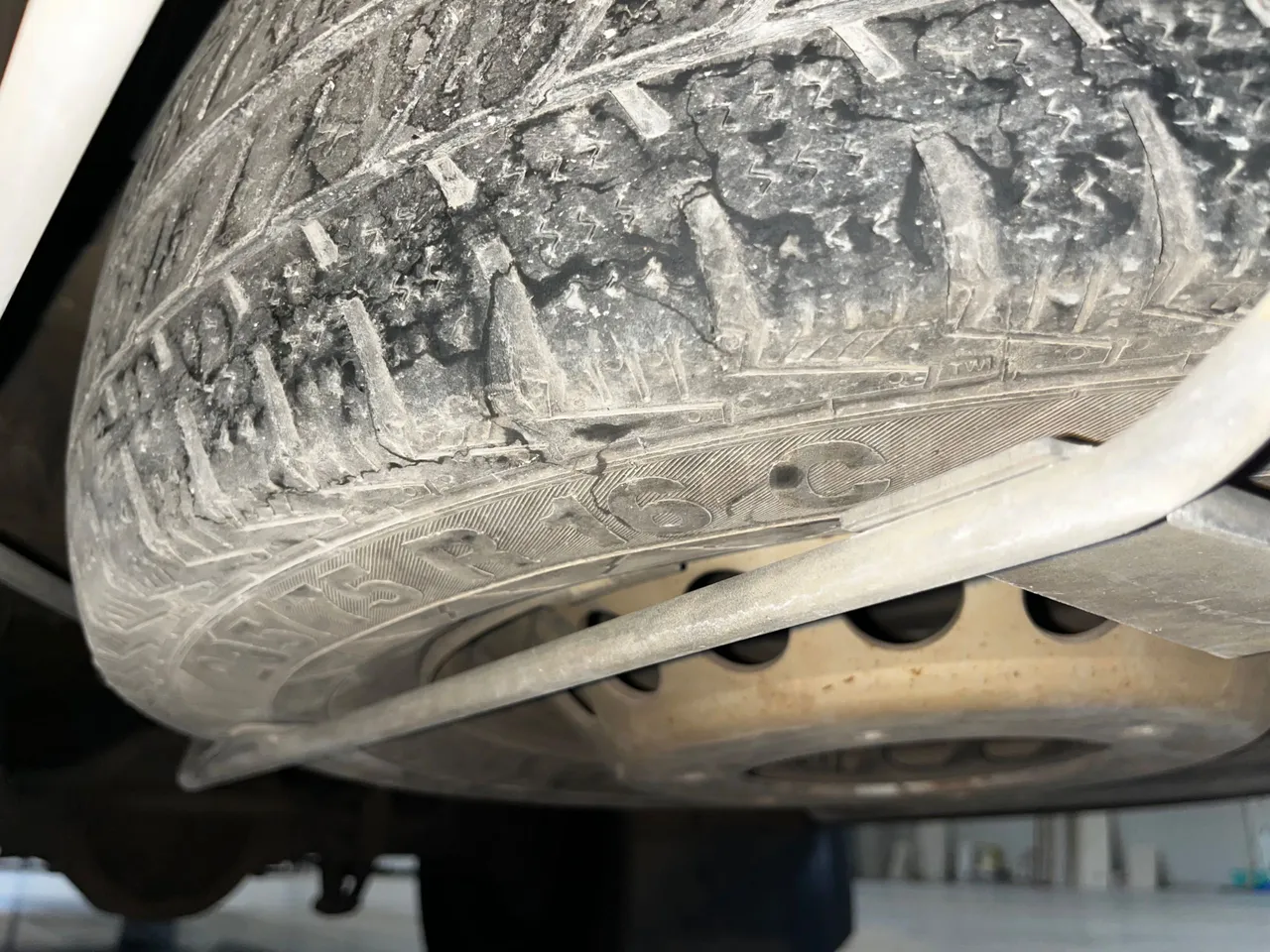 Mercedes-Benz Sprinter  906BB50-2 BUZOLA - Euro6 - 120kW - 7.361mt - rear left tire photo