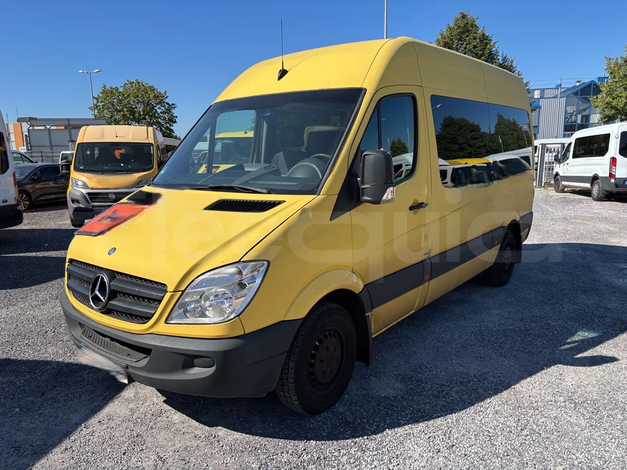 Mercedes-Benz Sprinter - 3/4 Front Left Side
