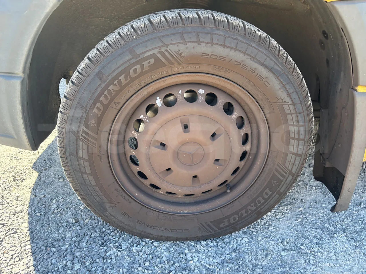 Mercedes-Benz Sprinter - First Axle Left Side: Complete Tyre