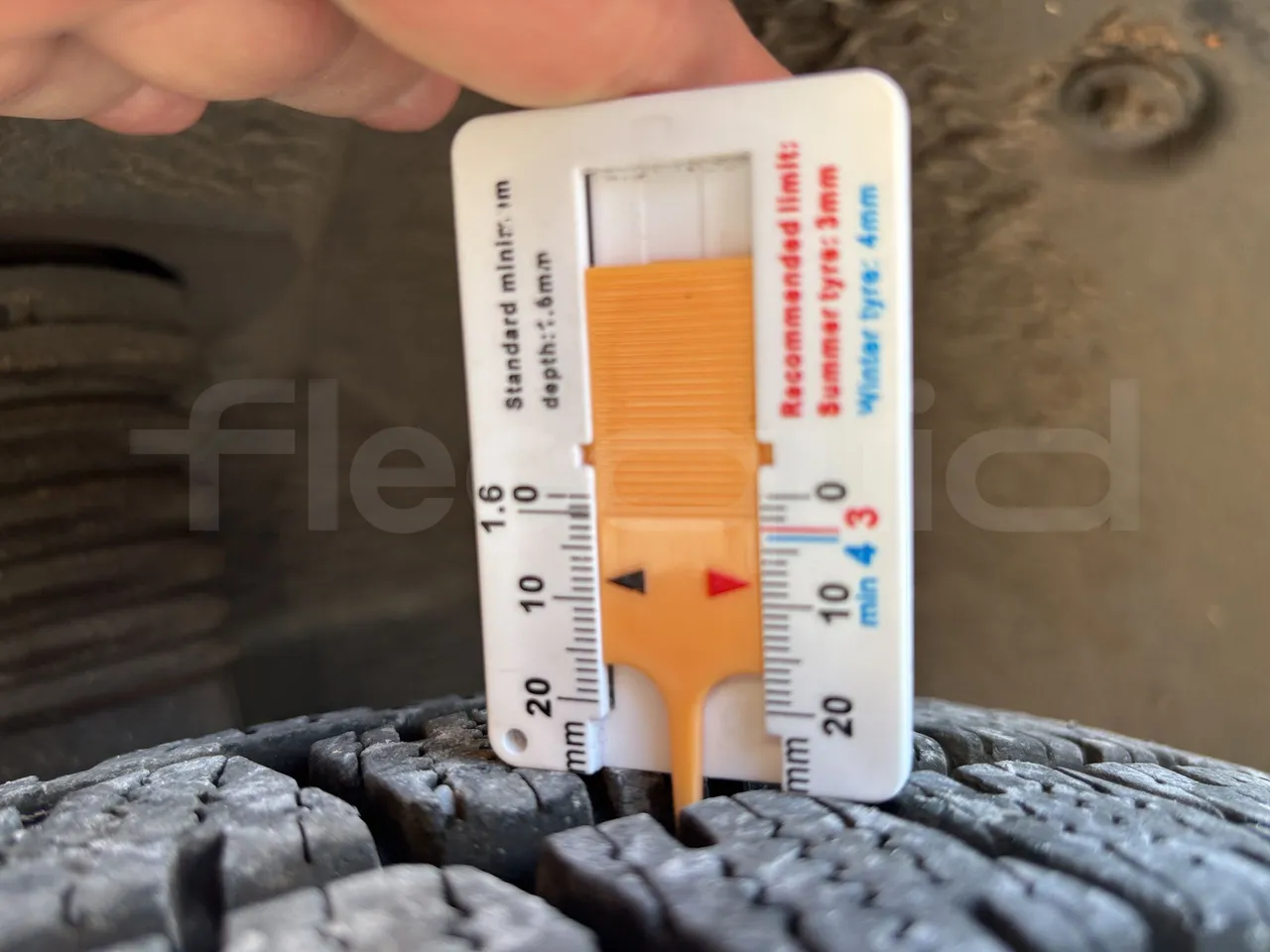 Mercedes-Benz Sprinter - First Axle Left Side: Tyre Thickness