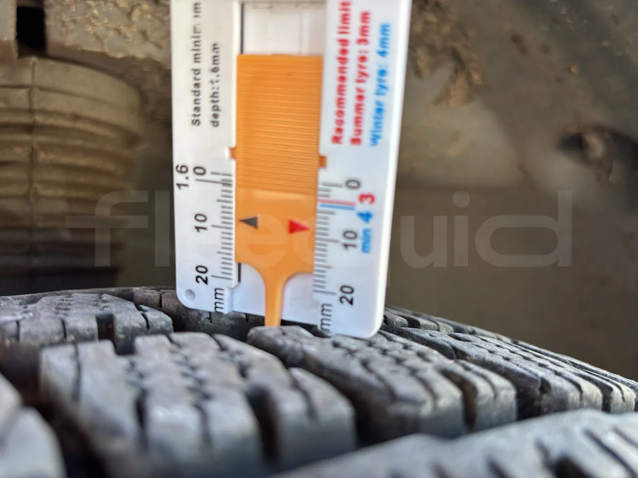 Mercedes-Benz Sprinter - First Axle Left Side: Tyre Tread