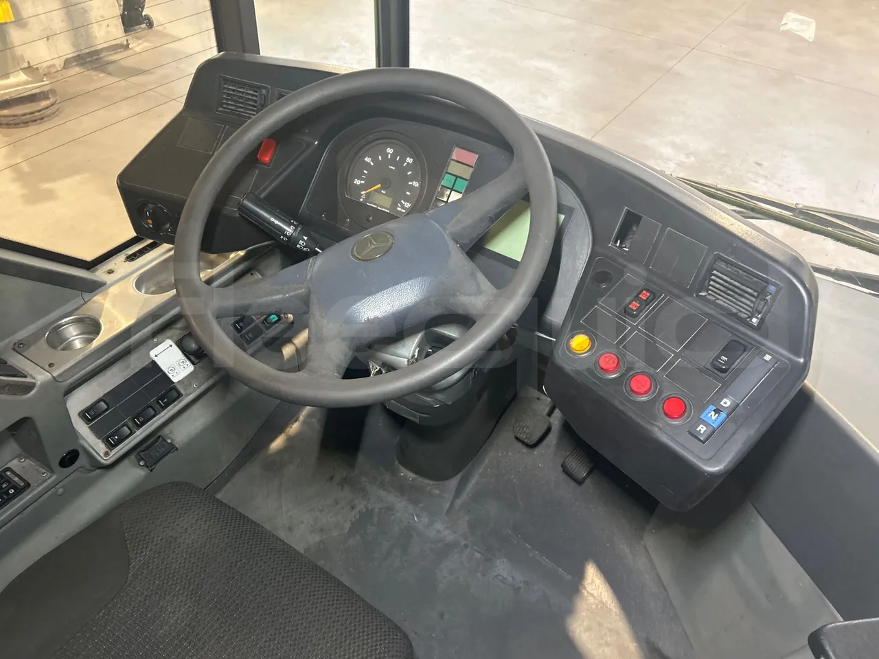 Mercedes-Benz Citaro O 530 LE - Euro5 - 220kW - 13.057mt - buttons panels on