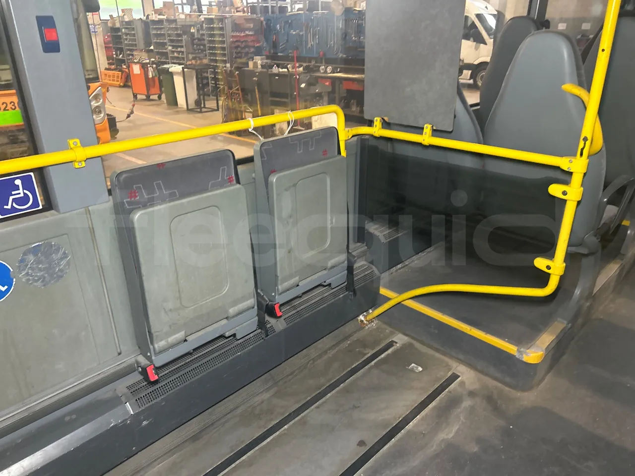 Mercedes-Benz Citaro O 530 LE - Euro5 - 220kW - 13.057mt - disabled area photo