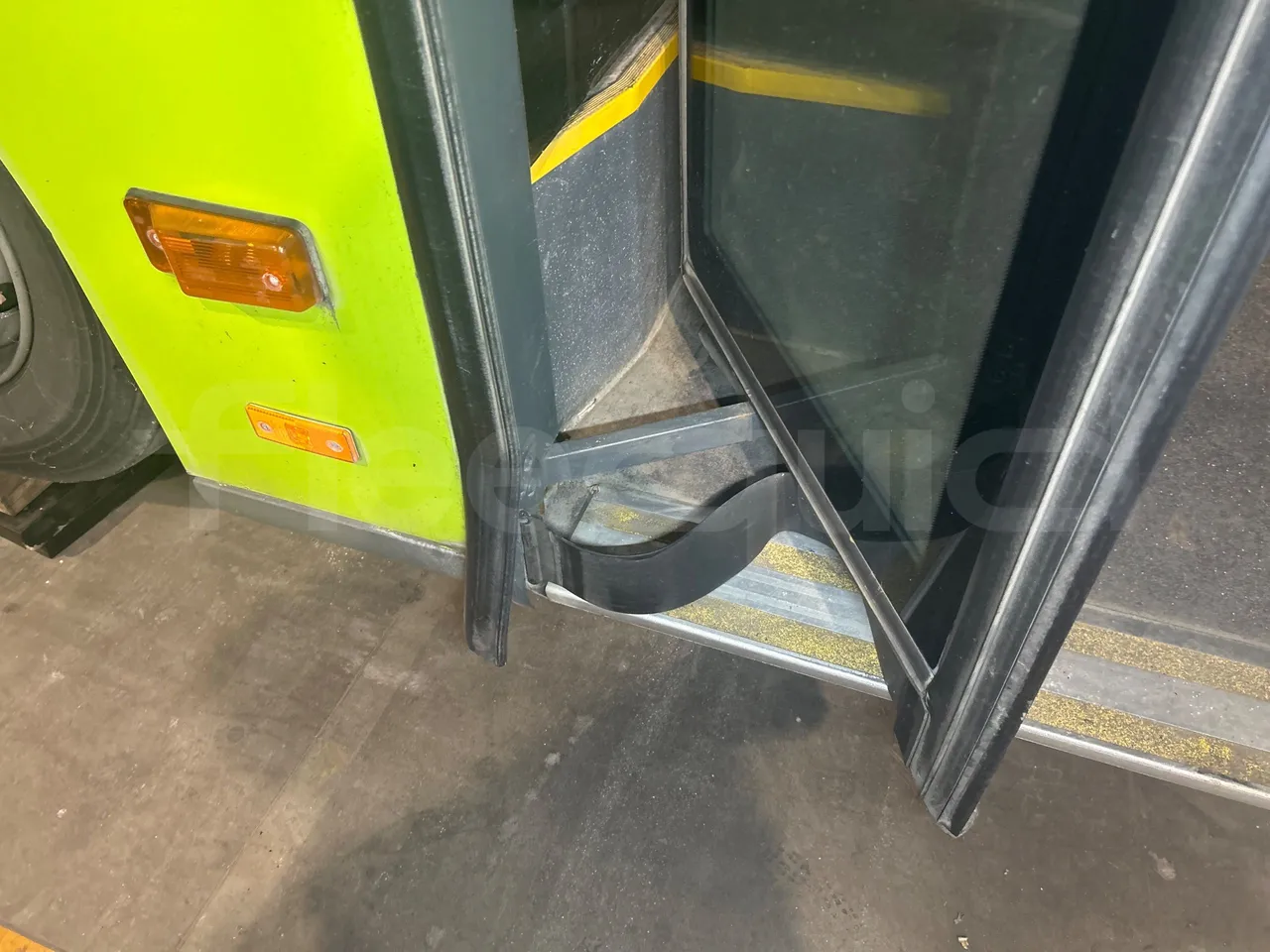 Mercedes-Benz Citaro O 530 LE - Euro5 - 220kW - 13.057mt - door mechanism photo