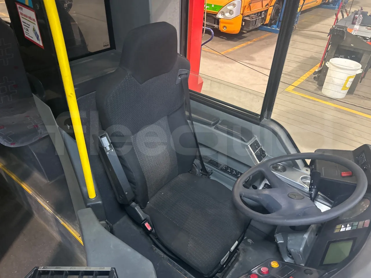 Mercedes-Benz Citaro O 530 LE - Euro5 - 220kW - 13.057mt - driver's seat photo