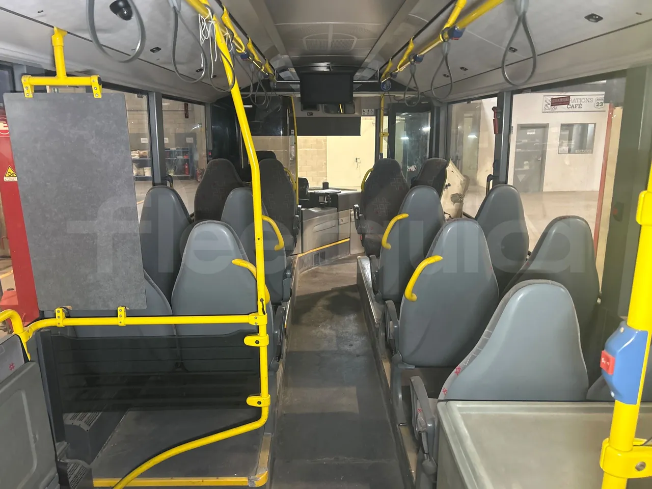 Mercedes-Benz Citaro O 530 LE - Euro5 - 220kW - 13.057mt - forward view middle aisle