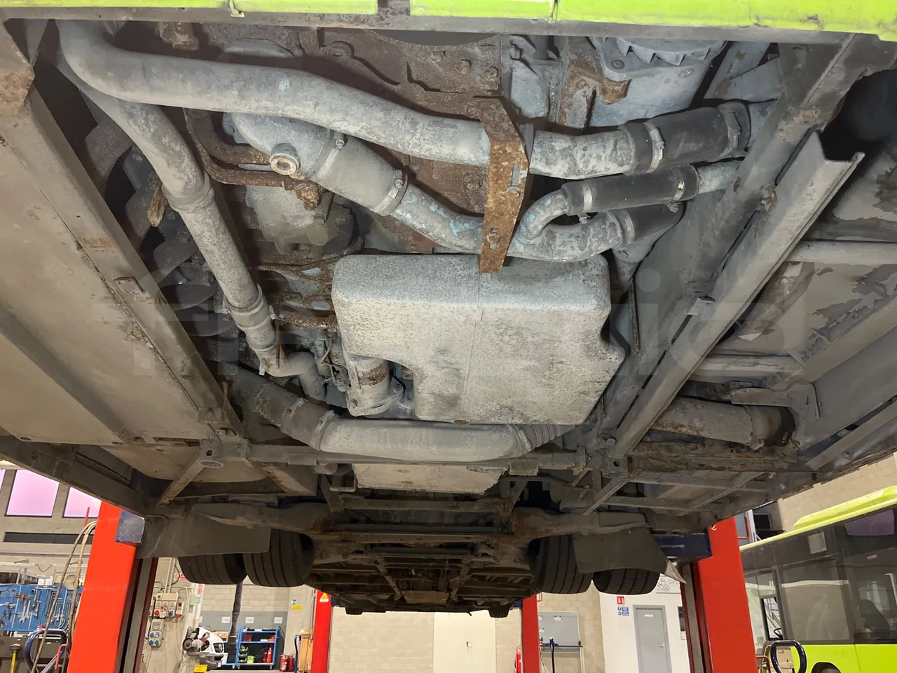 Mercedes-Benz Citaro O 530 LE - Euro5 - 220kW - 13.057mt - axel 3 shock absorbers 1 left