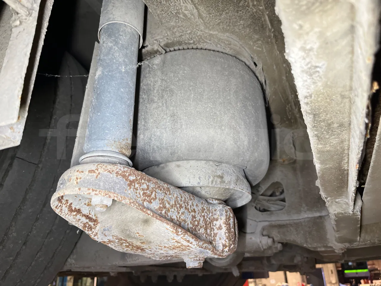 Mercedes-Benz Citaro O 530 LE - Euro5 - 220kW - 13.057mt - axle 2 shock absorbers 2 left