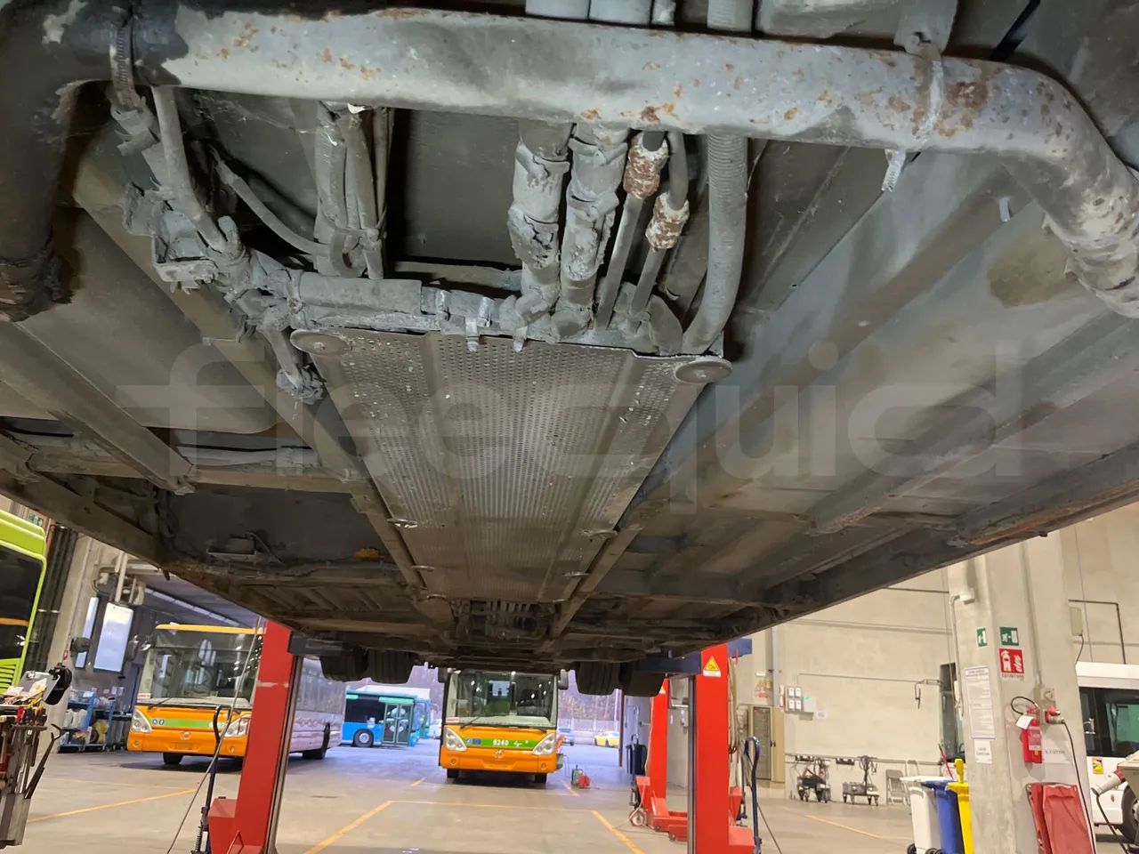 Mercedes-Benz Citaro O 530 LE - Euro5 - 220kW - 13.057mt - central undercarriage photo
