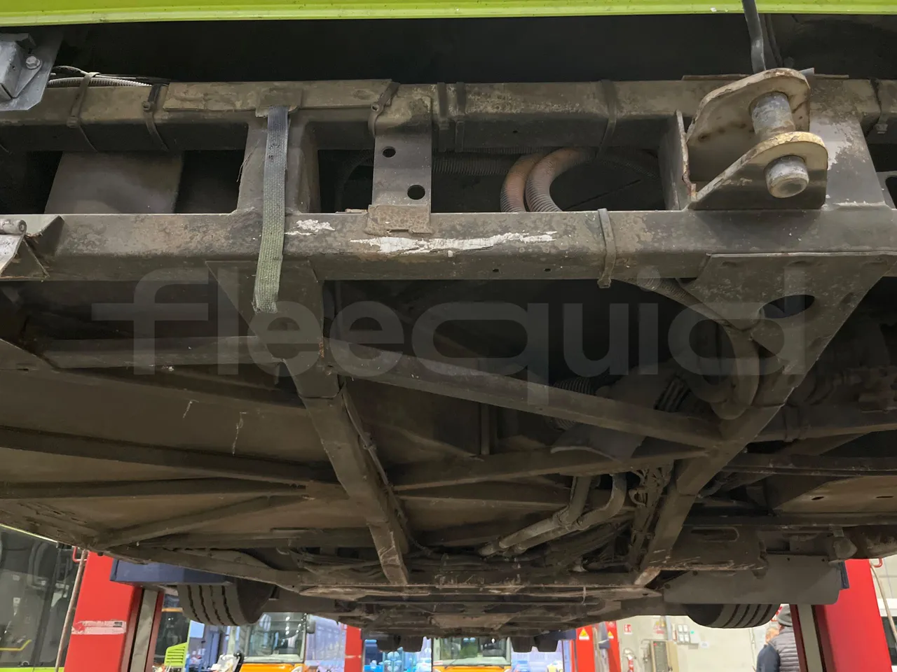 Mercedes-Benz Citaro O 530 LE - Euro5 - 220kW - 13.057mt - front undercarriage from front