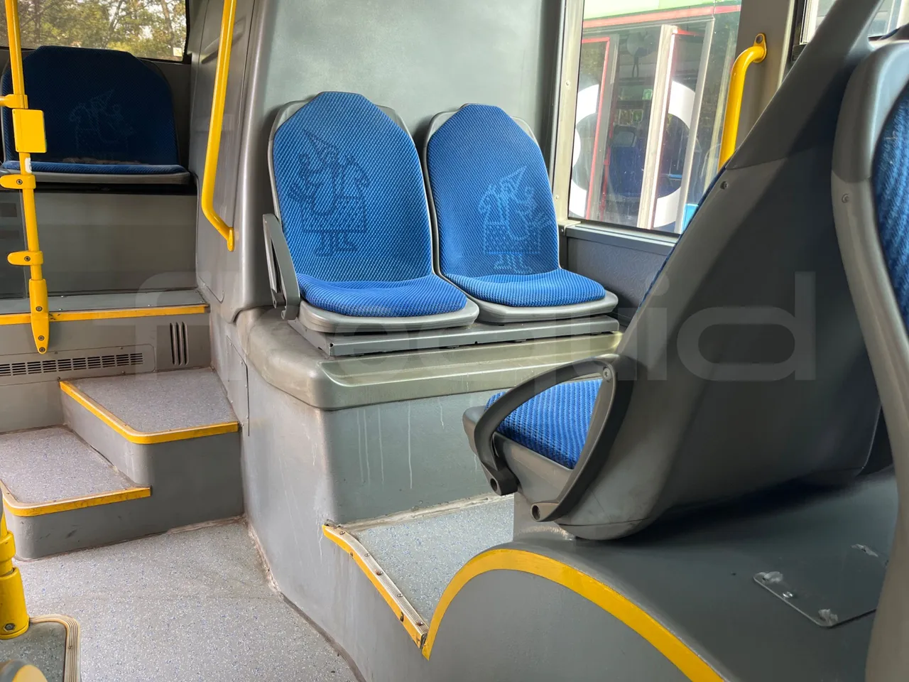 Mercedes-Benz Conecto 628B02-BD1GKEB/ Euro 6 - 265 Kw - 17.956 Mt - armrest detail photo
