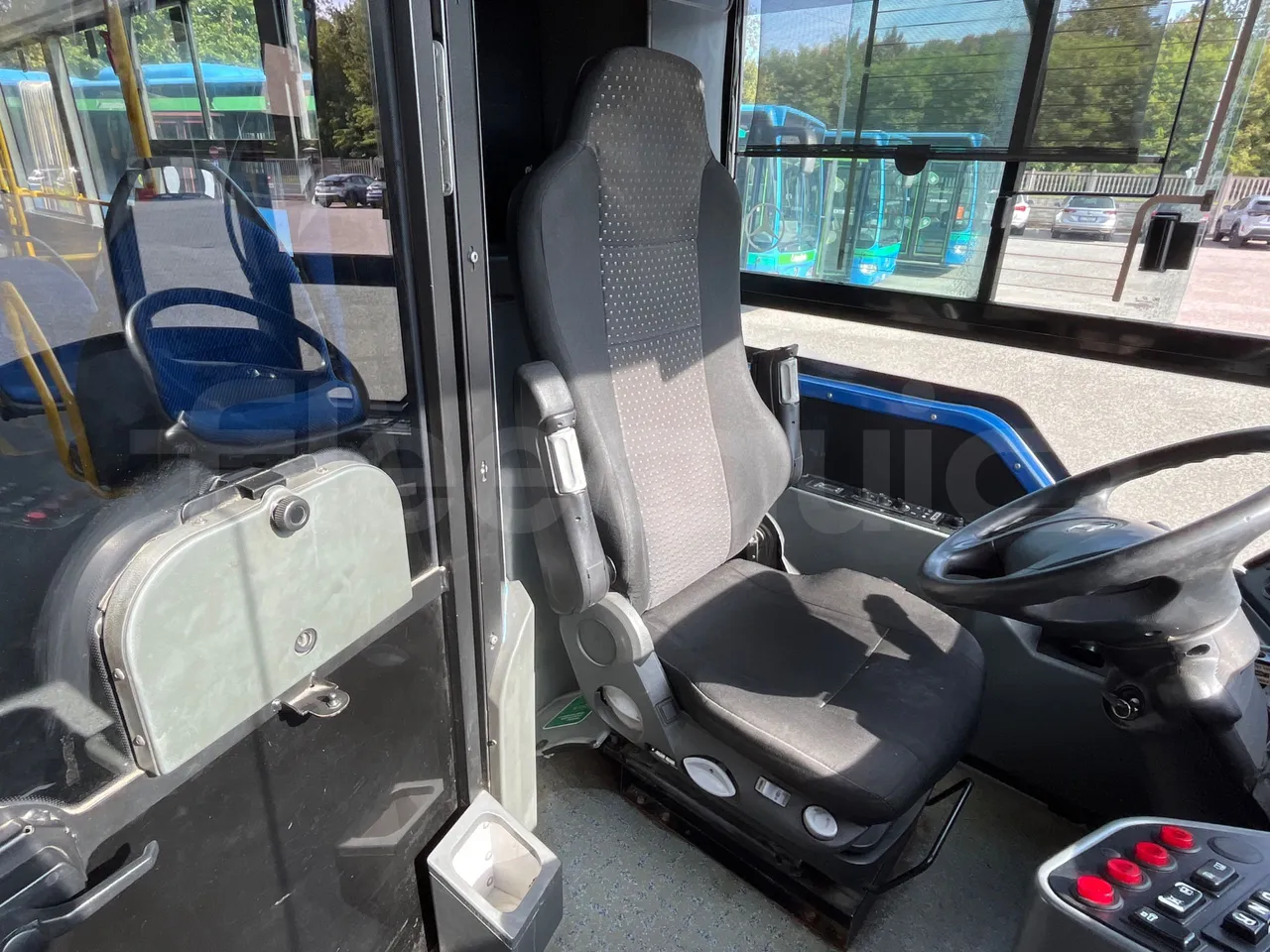 Mercedes-Benz Conecto 628B02-BD1GKEB/ Euro 6 - 265 Kw - 17.956 Mt - driver's seat photo