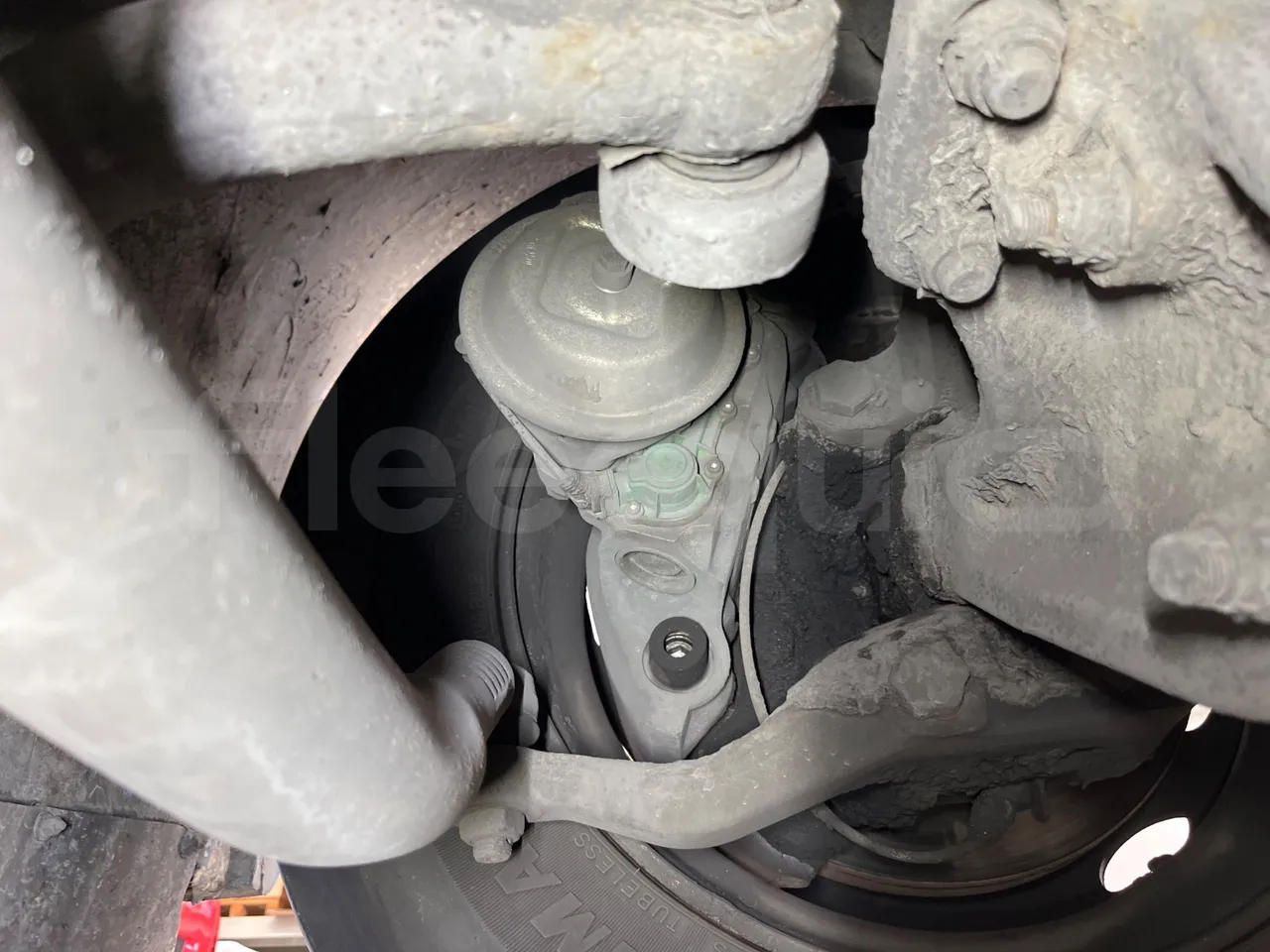 Mercedes-Benz Conecto 628B02-BD1GKEB/ Euro 6 - 265 Kw - 17.956 Mt - front brake calipers left