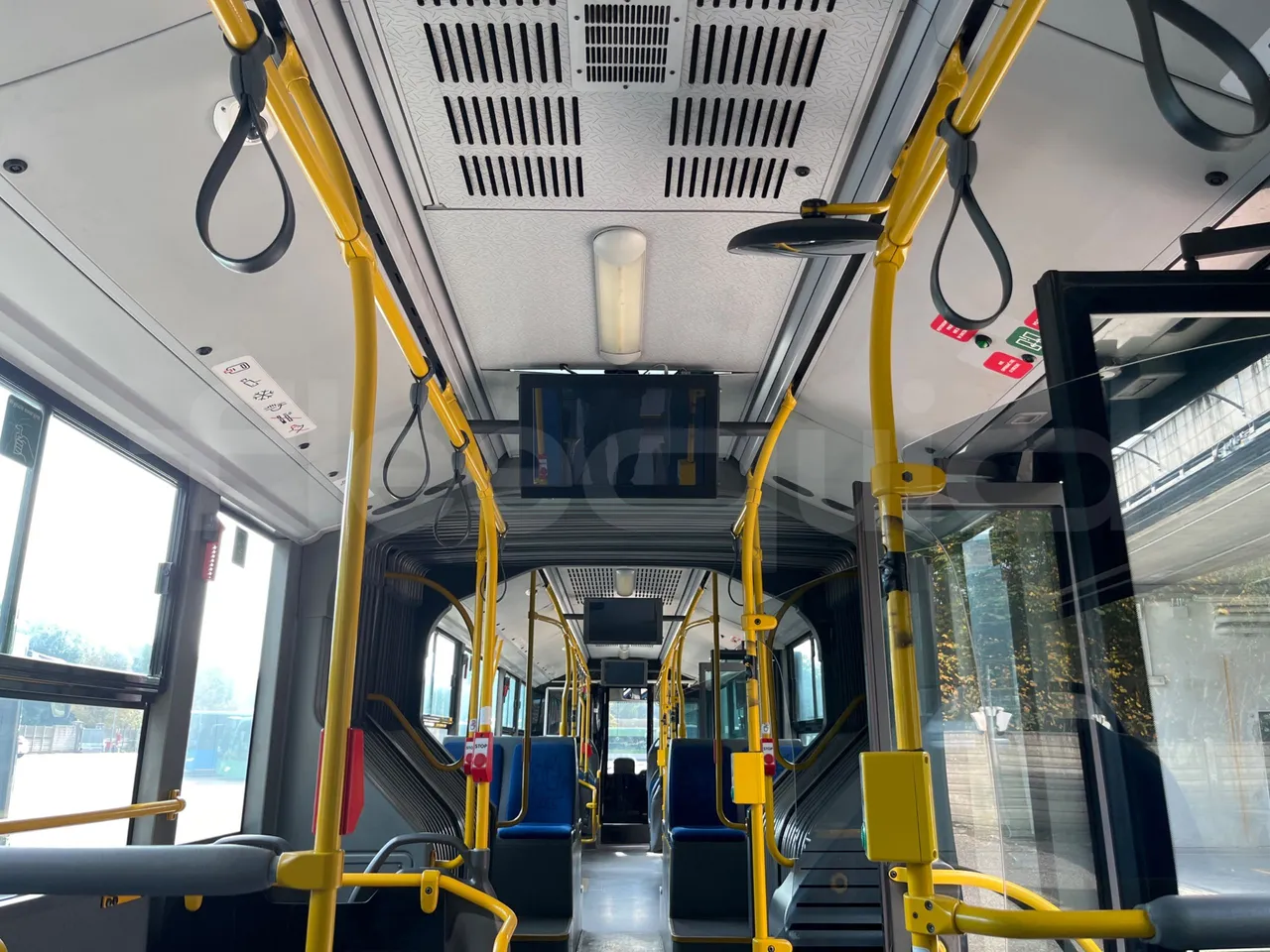 Mercedes-Benz Conecto 628B02-BD1GKEB/ Euro 6 - 265 Kw - 17.956 Mt - overhead compartments photo