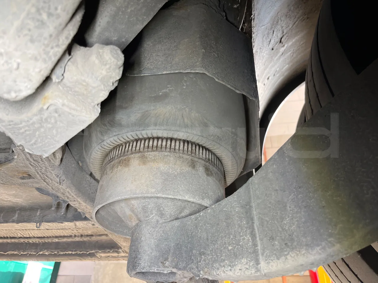 Mercedes-Benz Conecto 628B02-BD1GKEB/ Euro 6 - 265 Kw - 17.956 Mt - axel 3 shock absorbers 1 right