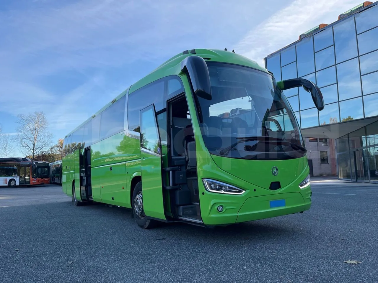 Irizar i6 13.35 - EUR6 - 330kW - 12.92m - 3/4 right front doors open