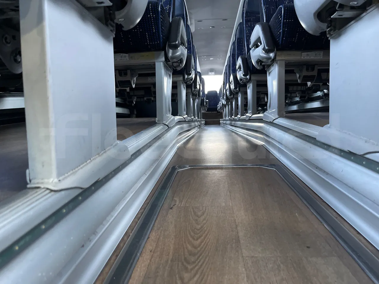 Irizar i6 13.35 - EUR6 - 330kW - 12.92m - seat brackets photo