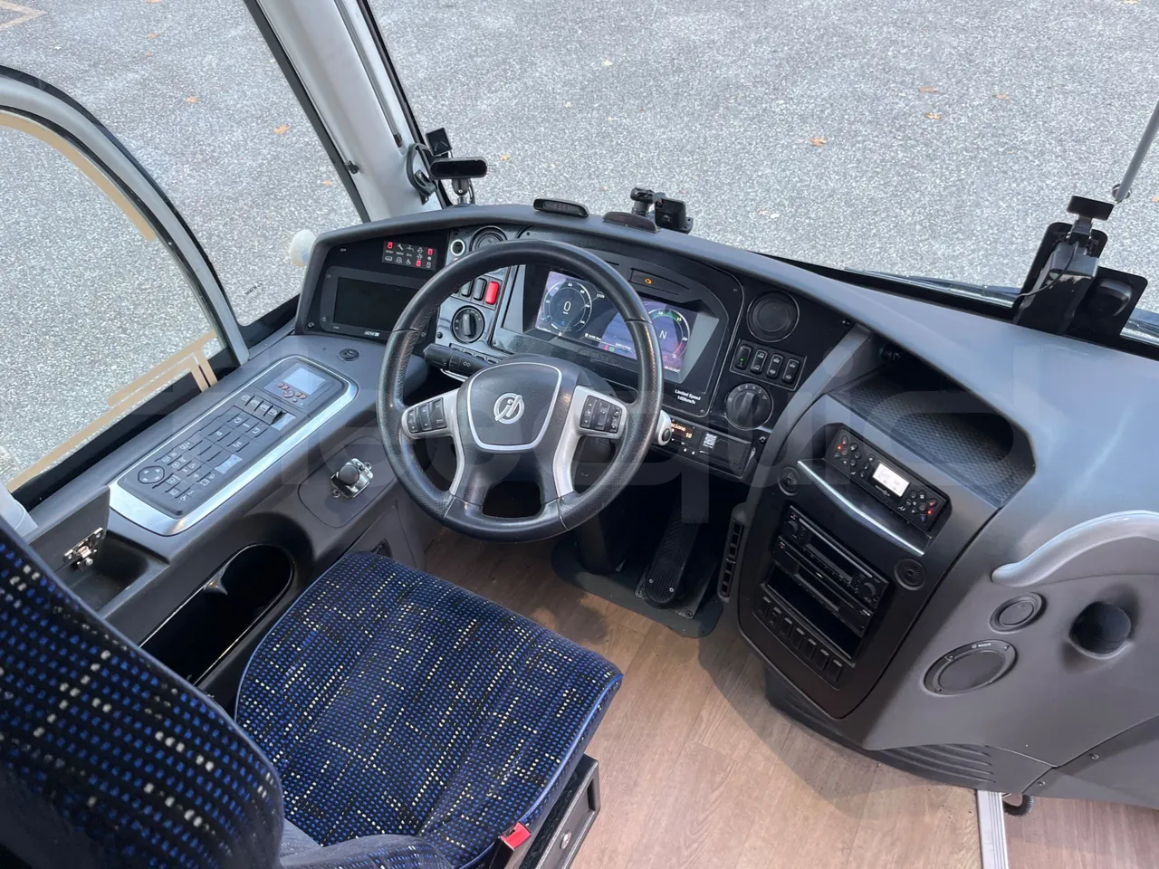 Irizar i6 13.35 - EUR6 - 330kW - 12.92m - buttons panels on