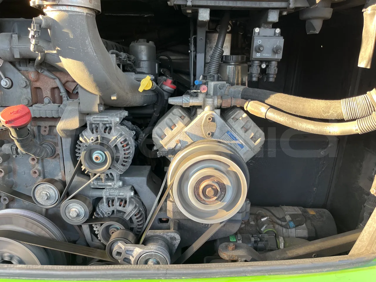 Irizar i6 13.35 - EUR6 - 330kW - 12.92m - air conditioning compressor