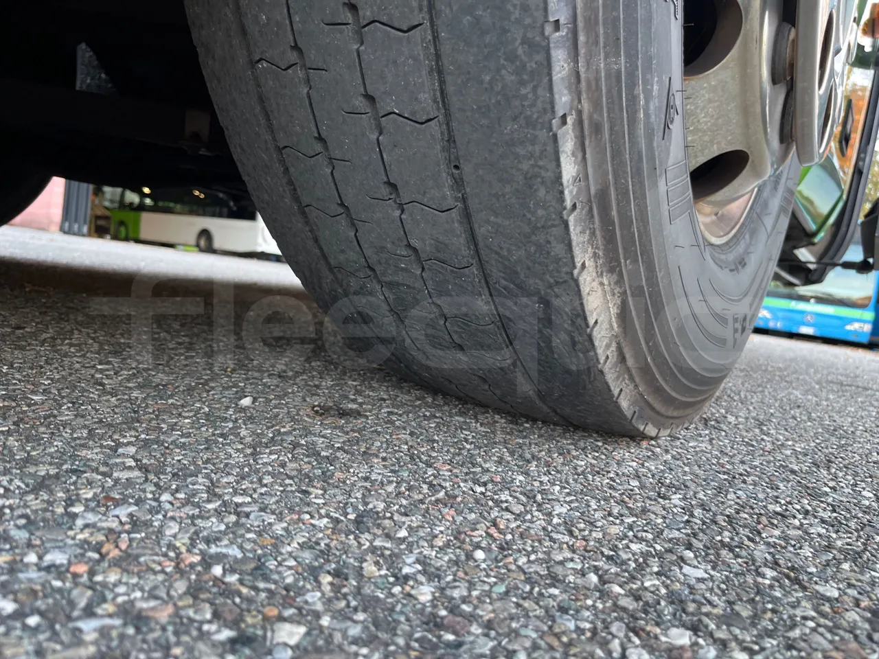 Irizar i6 13.35 - EUR6 - 330kW - 12.92m - tread condition front tires right