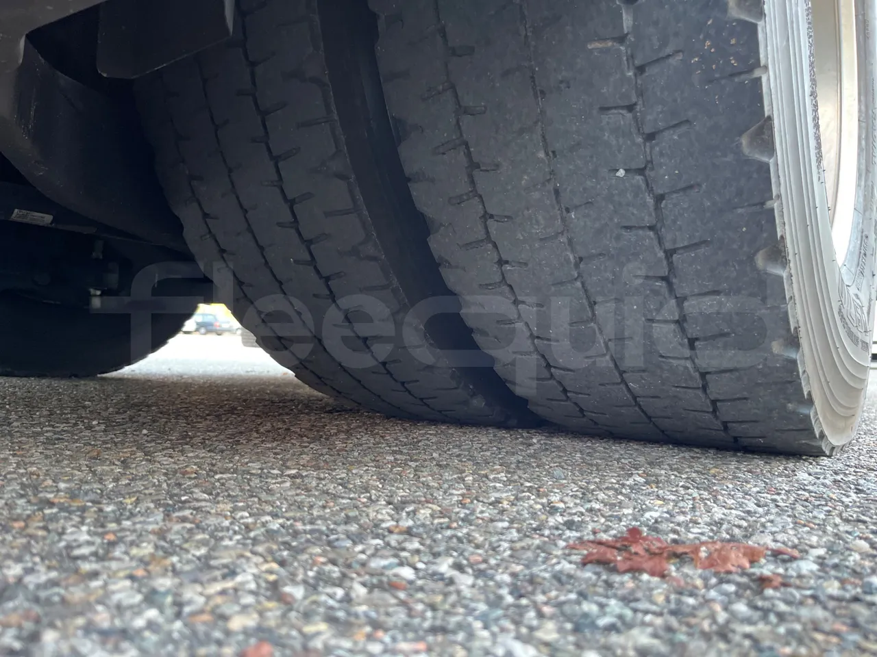 Irizar i6 13.35 - EUR6 - 330kW - 12.92m - tread condition second axle tires left