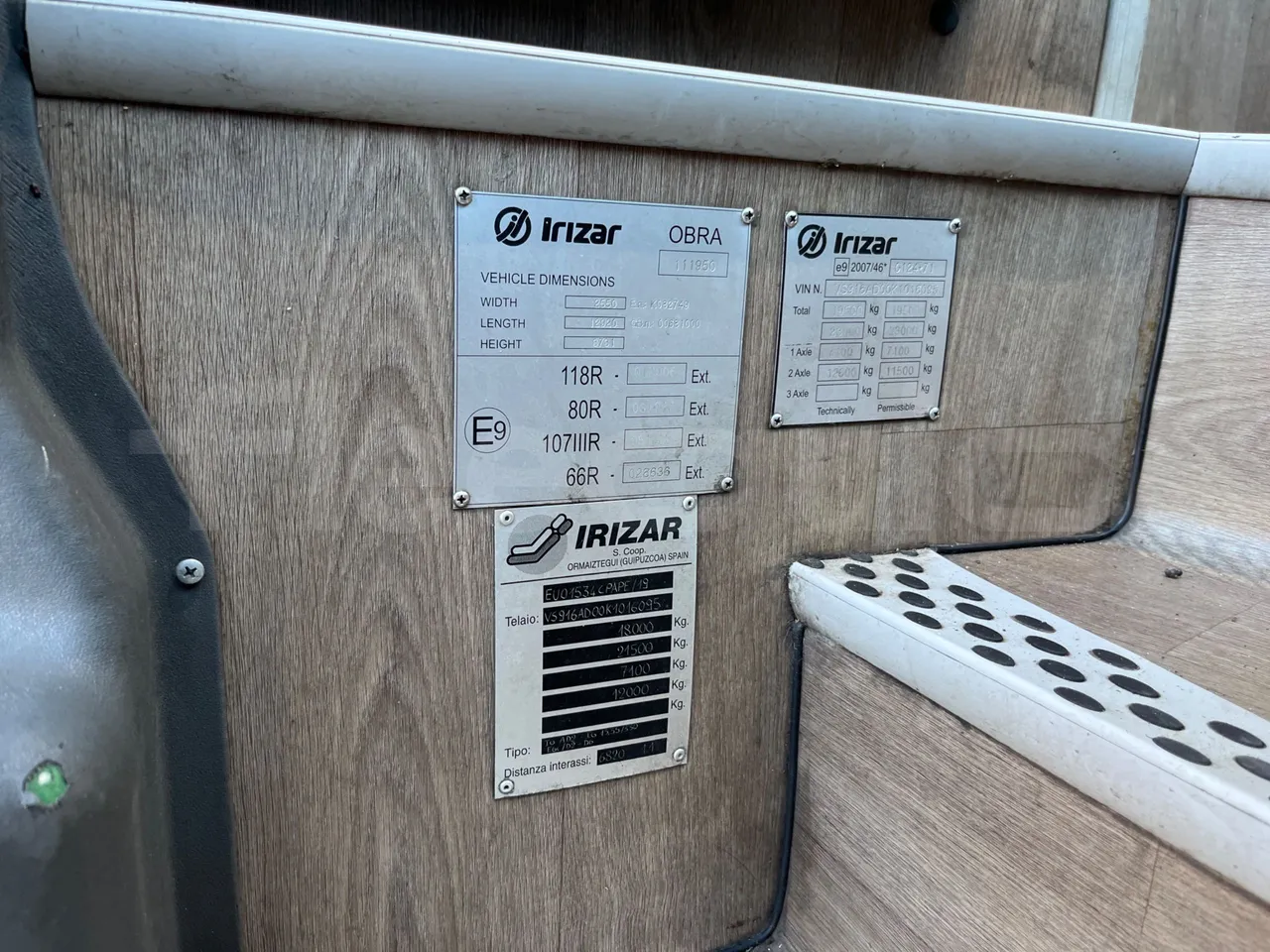 Irizar i6 13.35 - EUR6 - 330kW - 12.92m - vehicle plate photo